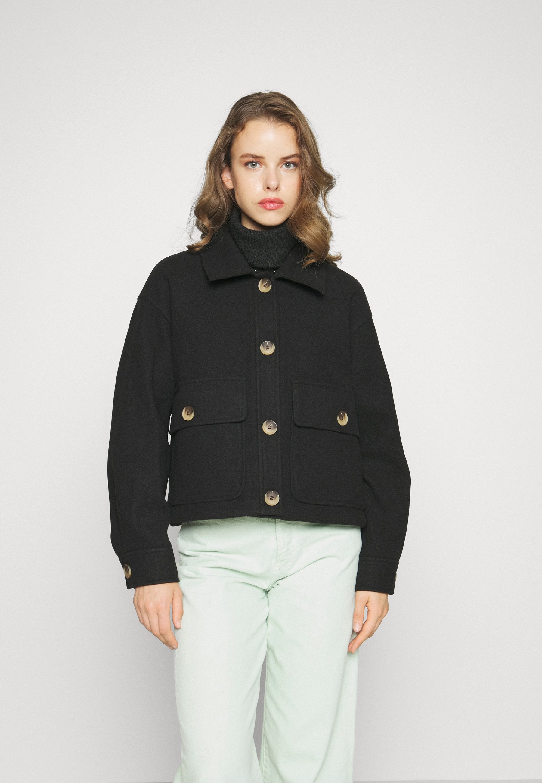 ONLEMMA SHORT SHACKET Media 5