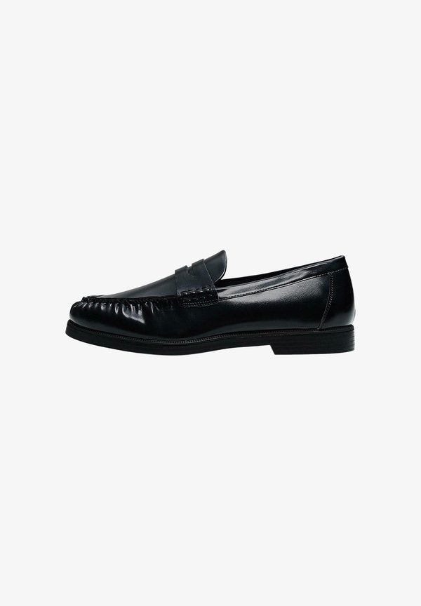 Bershka GATHERED - LOAFERS - Slip-ons - black