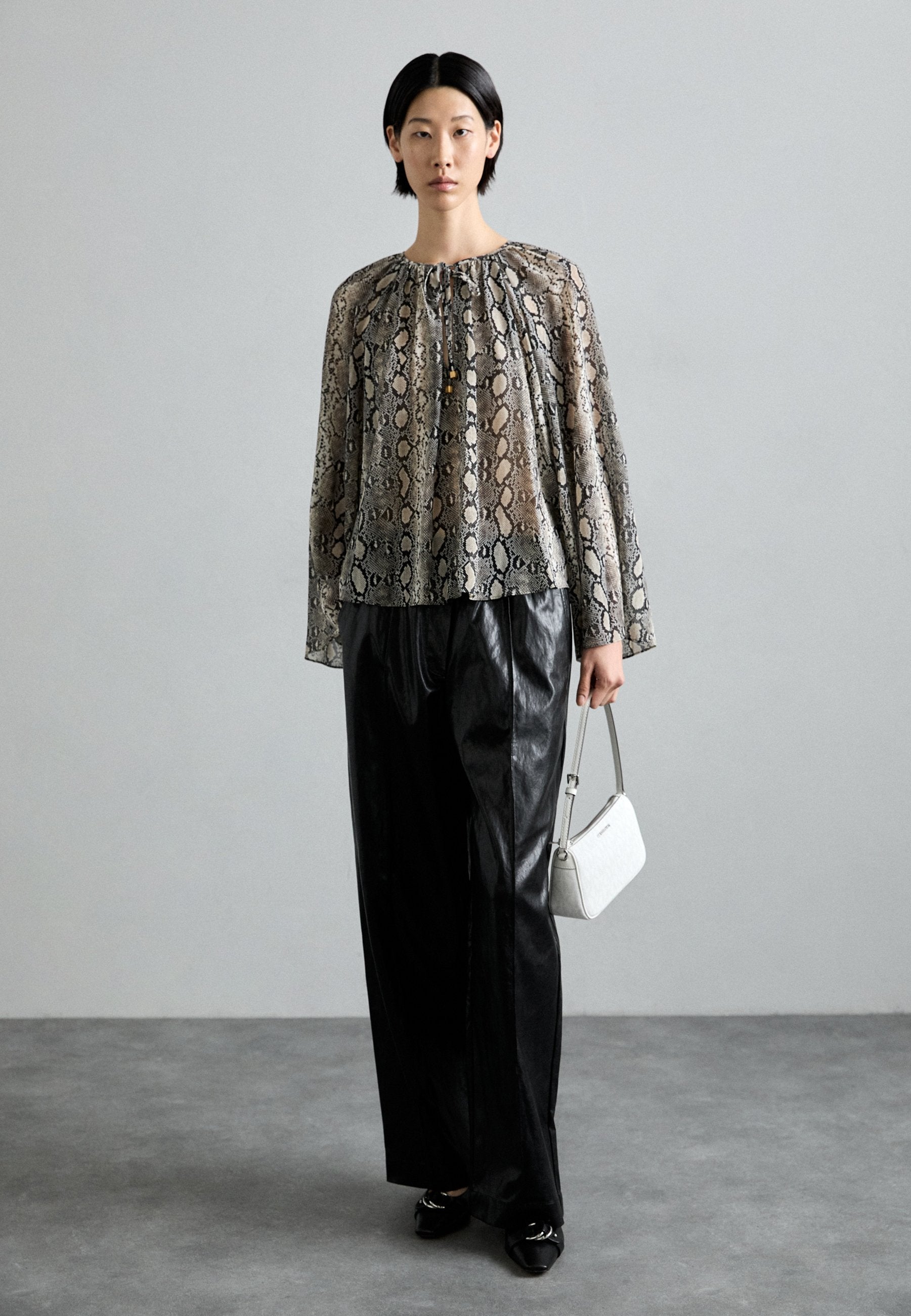 MICHAEL Michael Kors SNAKE V NECK