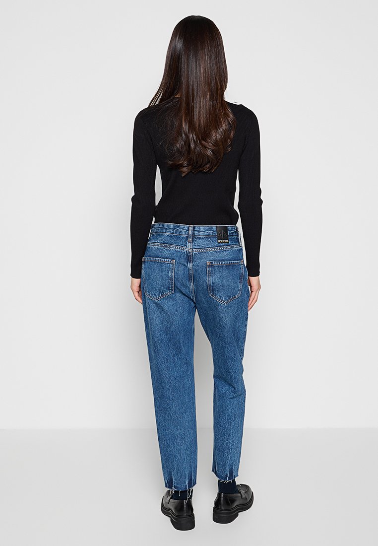 Armani Exchange Jeans Tapered Fit Media 3