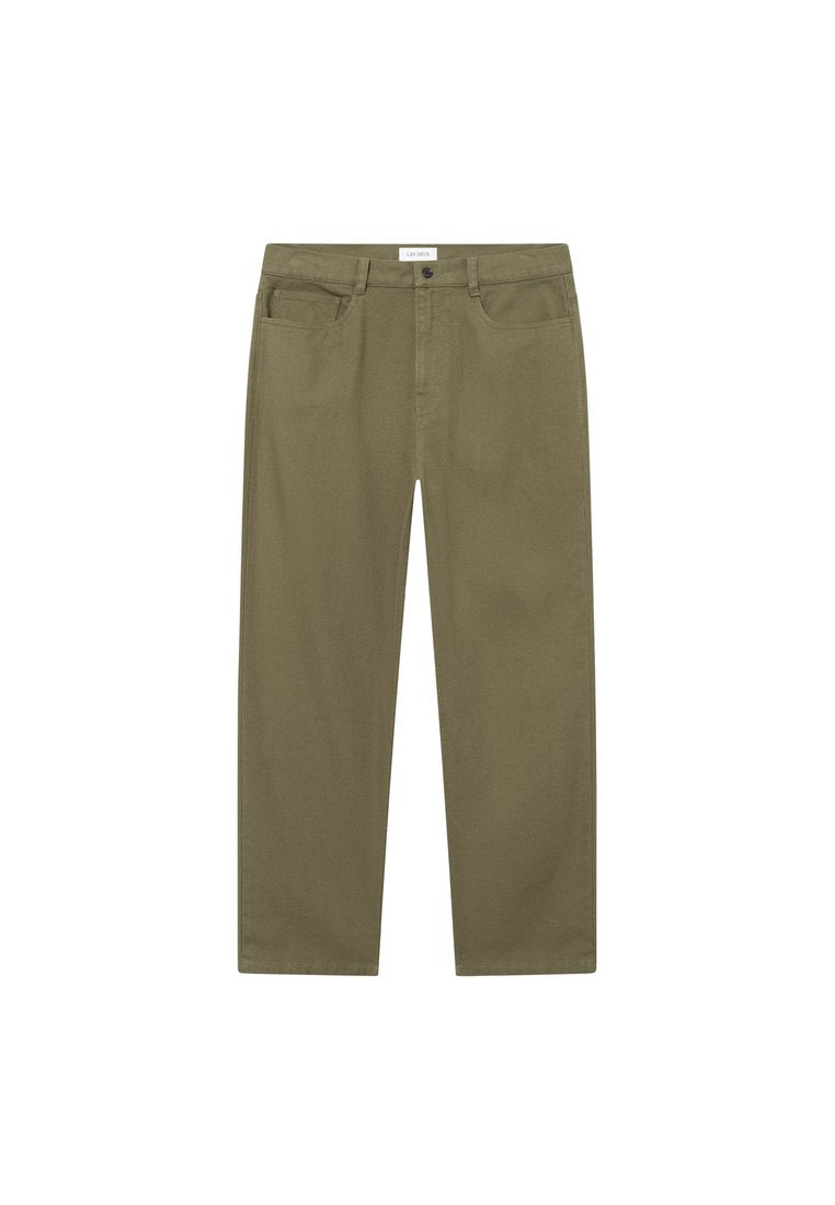 Olivgrüne Baumwollhosen mit geradem Schnitt, fünf Taschen, Knopfverschluss und sauberer Naht. Sie zeichnen sich durch eine glatte Textur und ein minimalistisches Design aus.