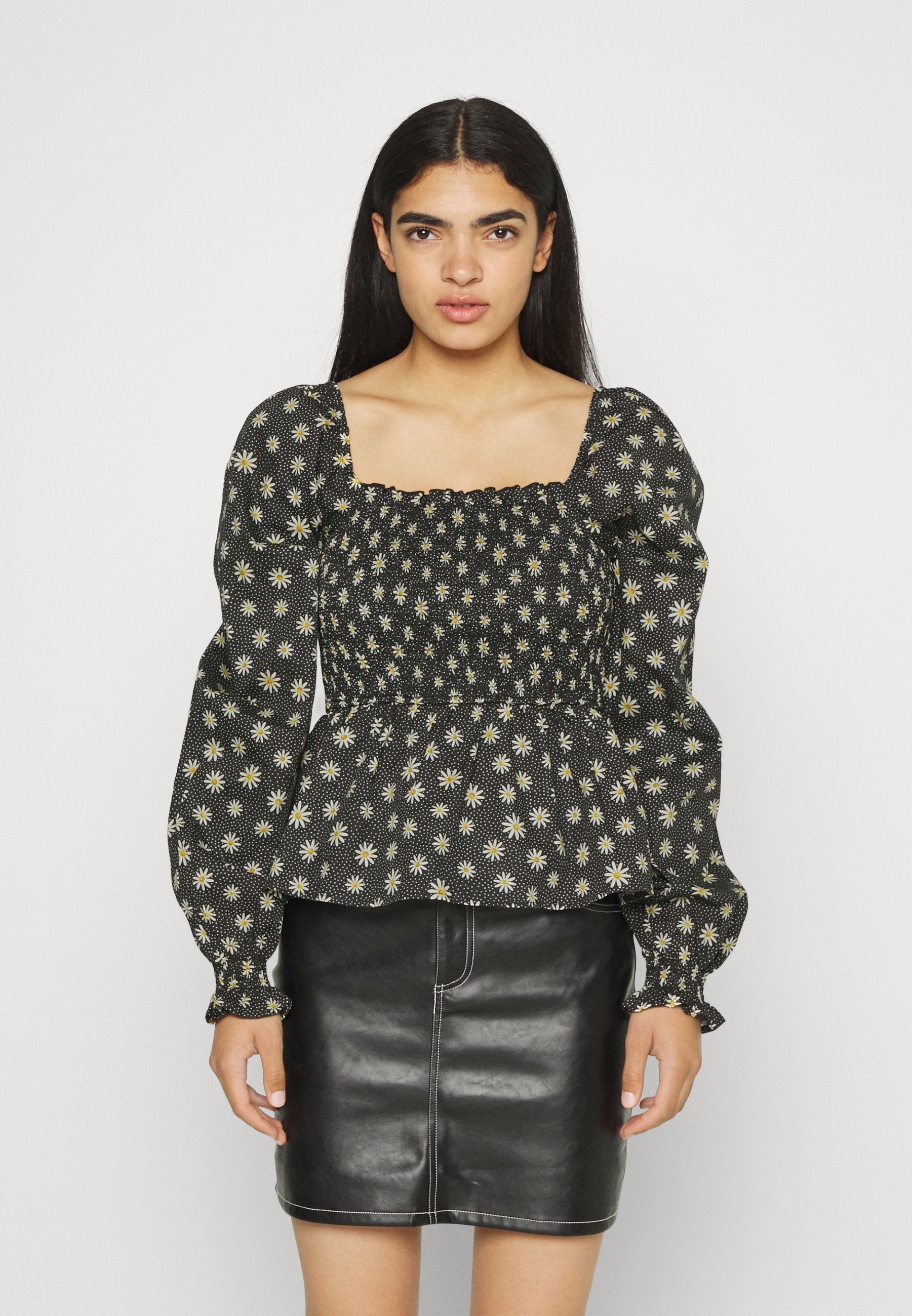 NA-KD SMOCK DAISY