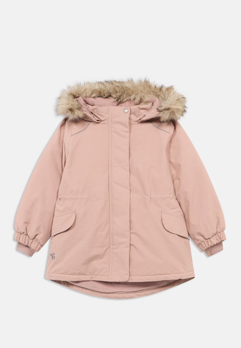 Rosa Parkajacke mit einer Kapuze aus Kunstfell, elastischen Bündchen, zwei Seitentaschen und einem leicht geschwungenen Saum. Hergestellt aus weichem, isolierendem Material.