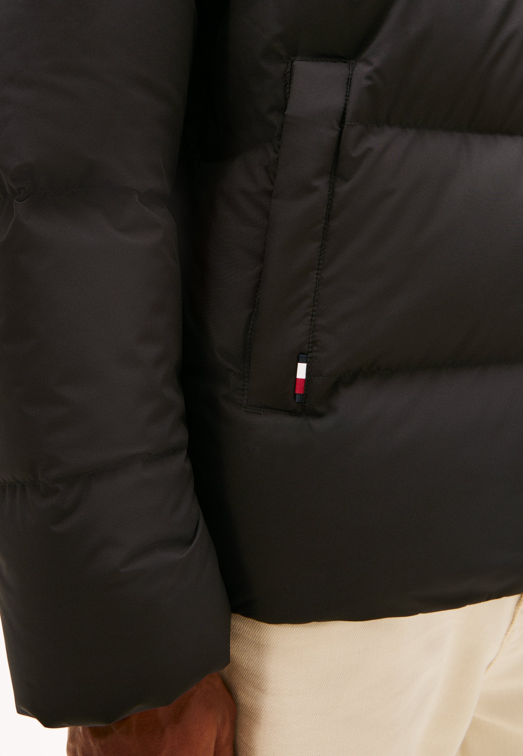 HOODED PUFFER Media 7