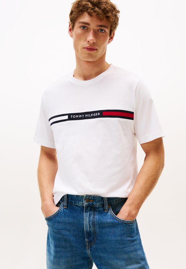 Tommy Hilfiger HILFIGER CHEST INSERT TEE - Print T-shirt - white