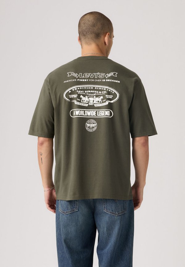 Levi's® HALF SLEEVE - Print T-shirt - khaki