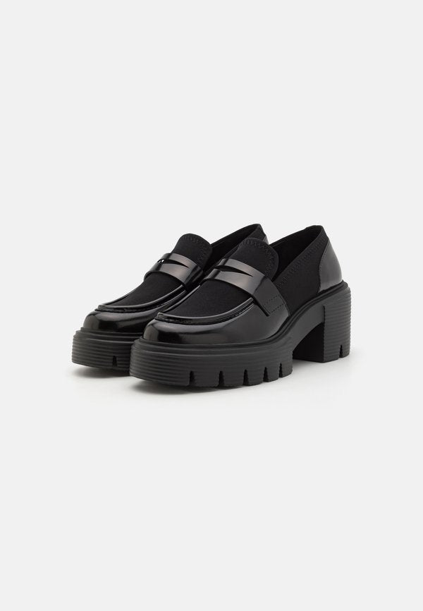 Stuart Weitzman 5050 SOHO LOAFER