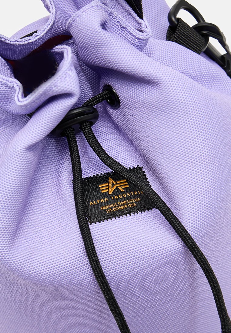 Alpha Industries CARRY