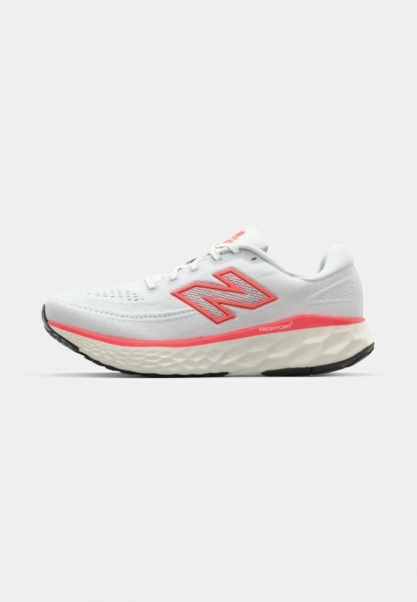 New Balance EVOZ V4 - Road running shoes - white