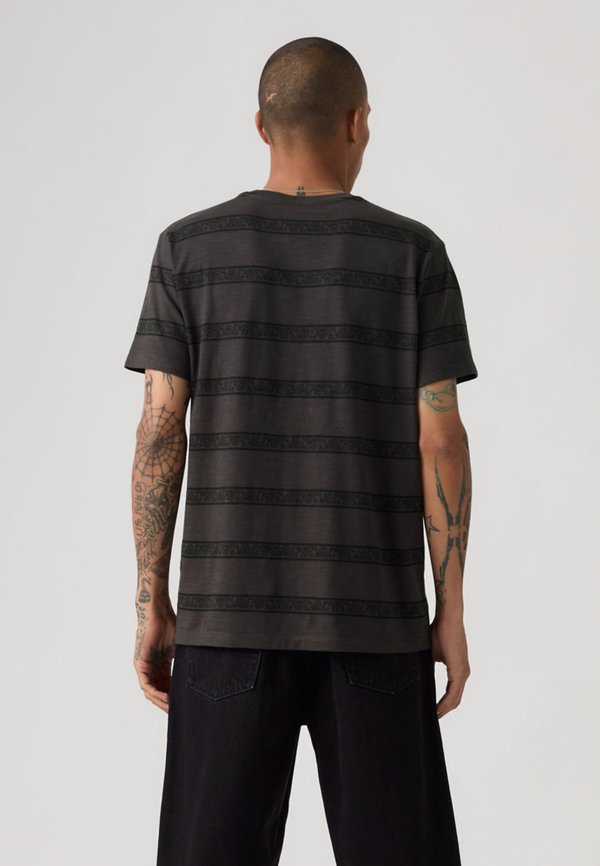 Levi's® CLASSIC POCKET TEE