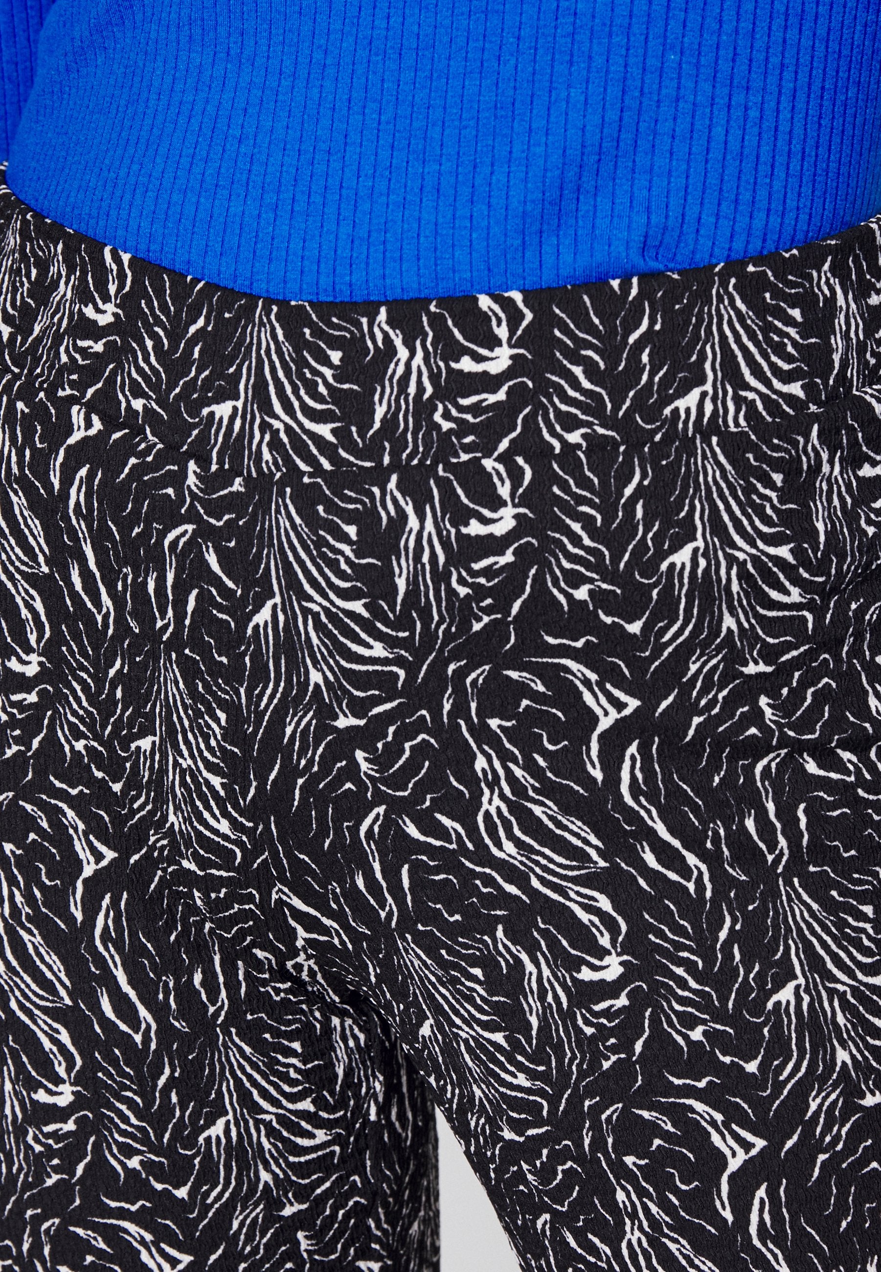 ONLY Petite ONLLUA FLARED PANT