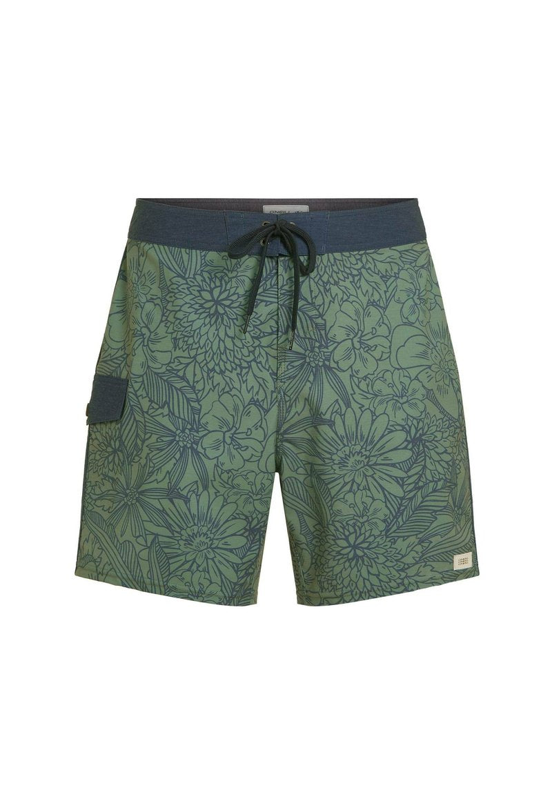 Grüne Badeshorts mit floralem Muster, dunklem Bund, Kordelzug und Seitentasche; aus leichtem Stoff mit glatter Textur.