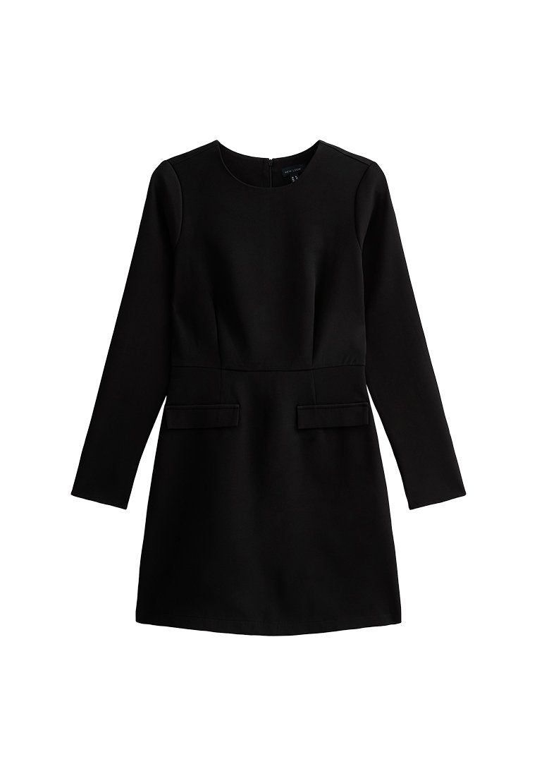 Schwarzes Langarmkleid mit rundem Ausschnitt, strukturiertem Oberteil und zwei vorderen Taschen. Aus glattem Stoff gefertigt mit figurbetontem Schnitt.