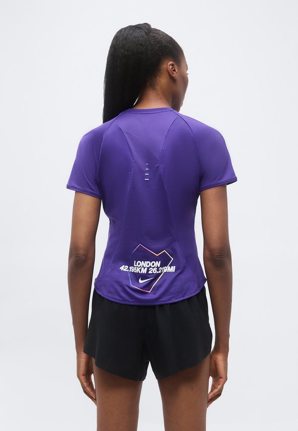 Nike Performance SWIFT