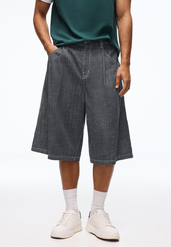 Bershka BLOODY- BERMUDA SHORT - Shorts - royal blue