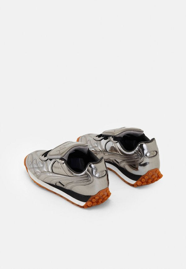 FENTY x PUMA AVANTI C FENTY