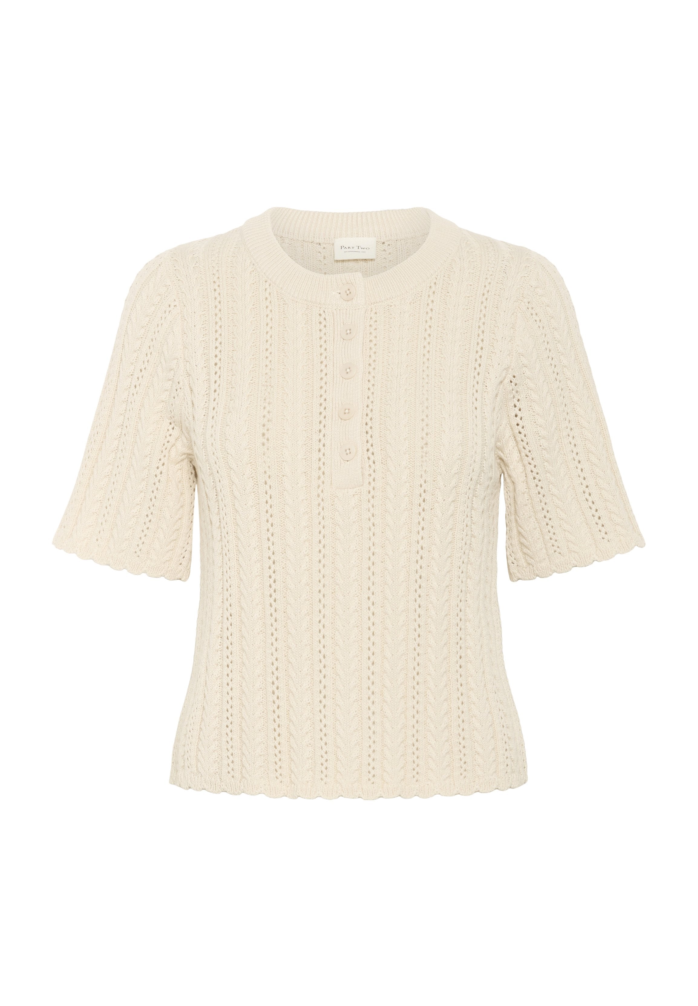 Kurze Ärmel, cremefarbener Strickpullover mit Rundhalsausschnitt, Knopfleiste und strukturiertem Muster mit kleinen Rautenelementen.