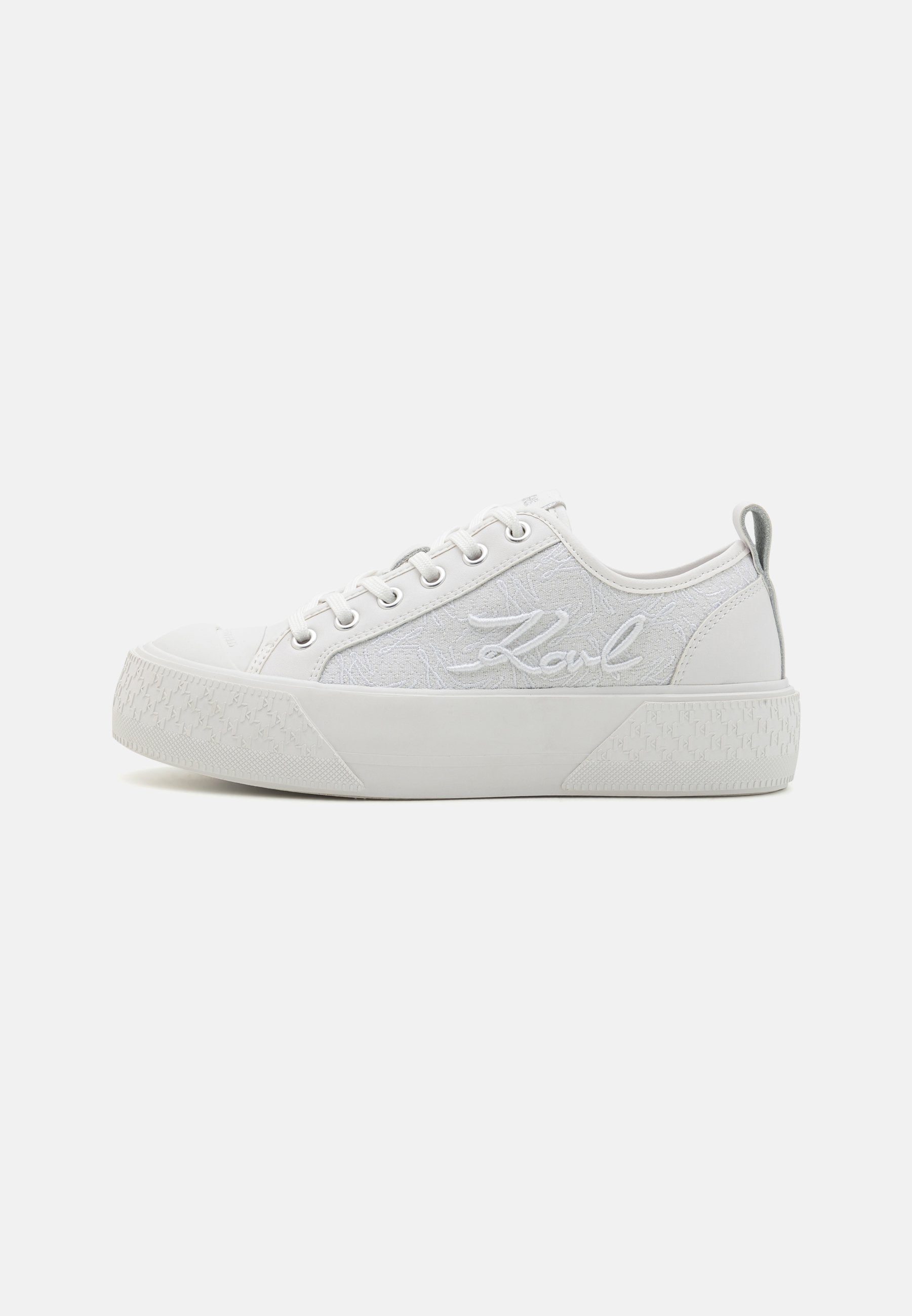 KAMPUS MAX III AUTOGRAPH LACE Media 1