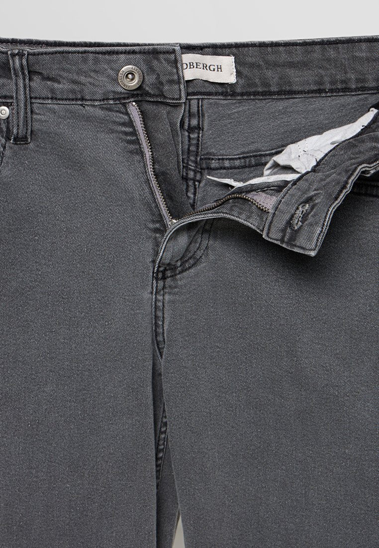 LOOSE FIT Media 6