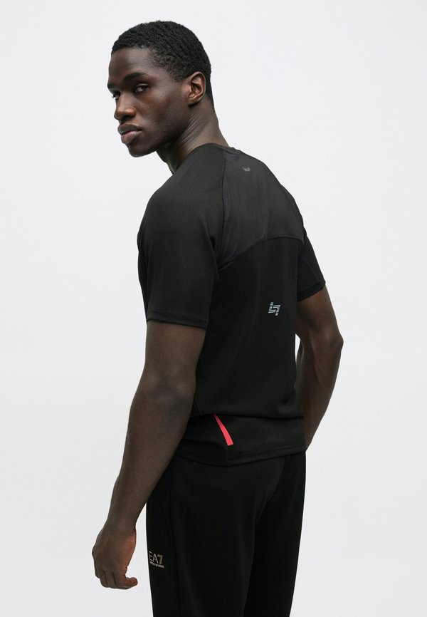 EA7 Emporio Armani TRAIN SOCCER PANT
