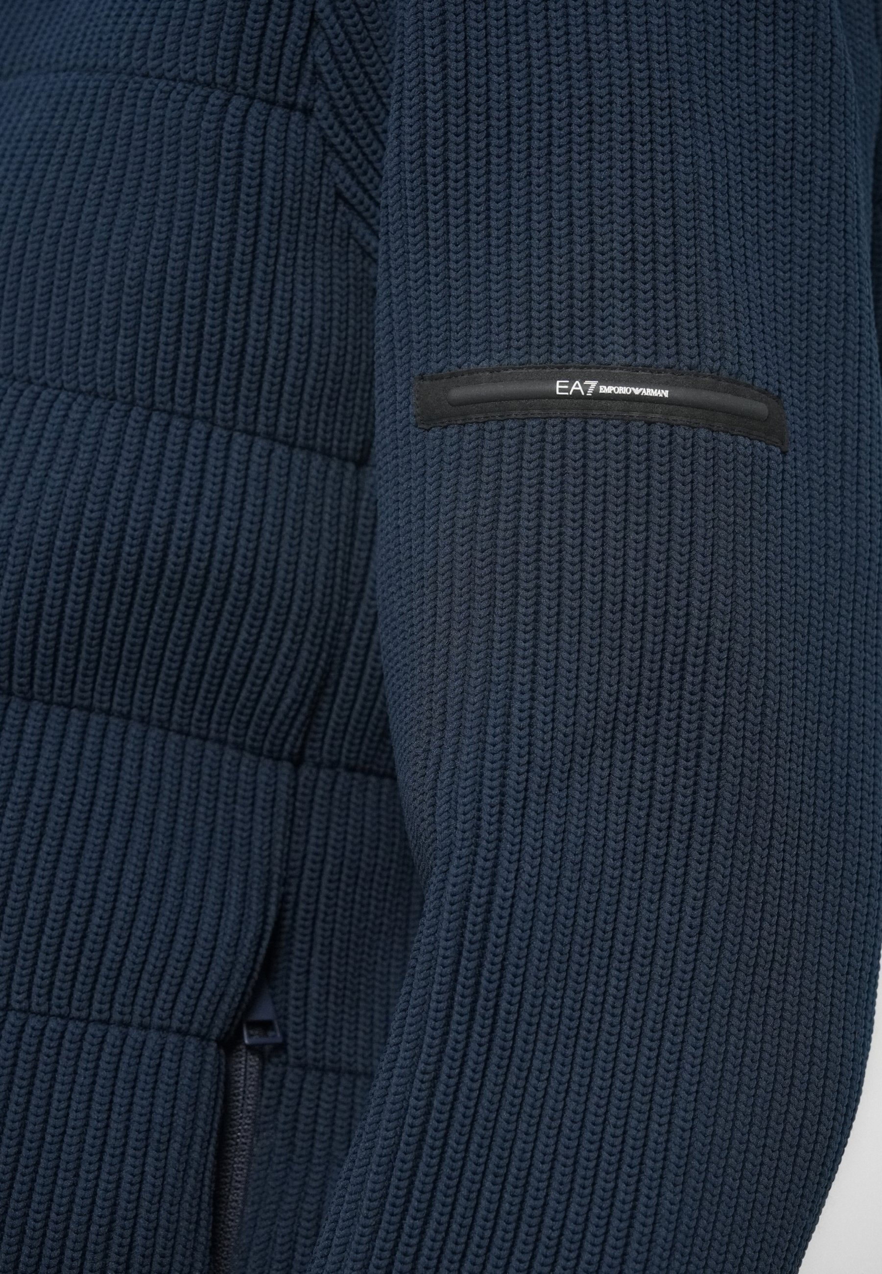 MOUNTAIN JACKET SPECIAL Media 7