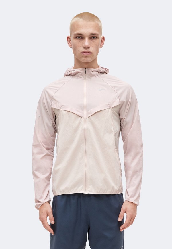 Nike Performance M NK UV RPL STRIDE JACKET - Running jacket - particle rose/silt red