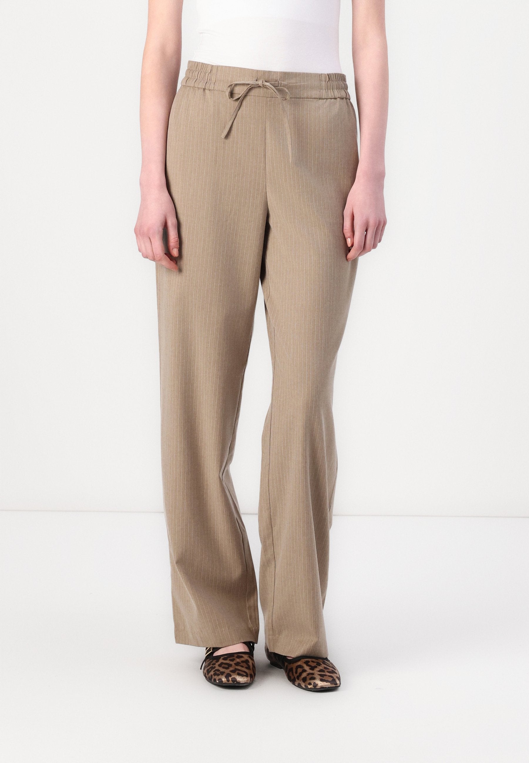 ONLKAZO PULL UP PANT Media 3