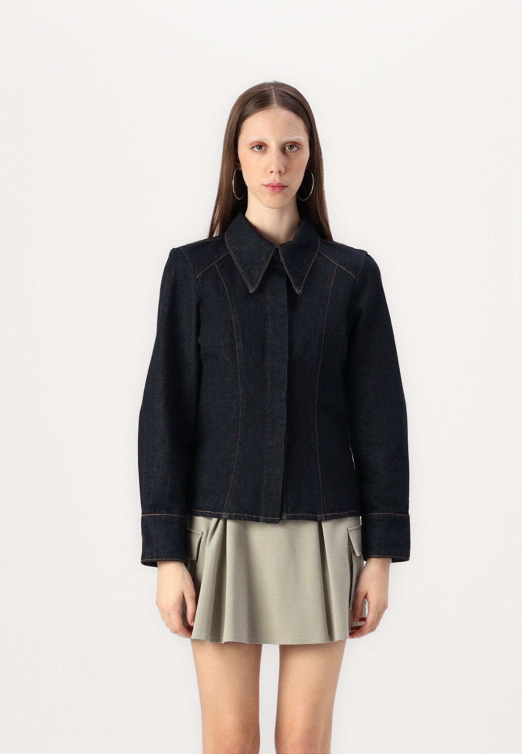 ONLGEMMA FITTED RINSE SHIRT Media 3