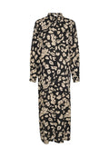 Langes schwarzes Kleid mit einem Hemdkragen, langen Ärmeln und einem Blumenmuster in Beige und Creme. Glatter Stoff mit leichtem Glanz.