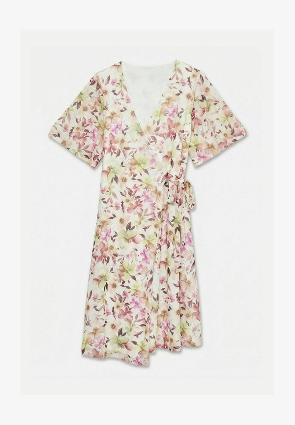 Vero Moda Curve AWCBLAIR Midi - Jersey dress - bright white