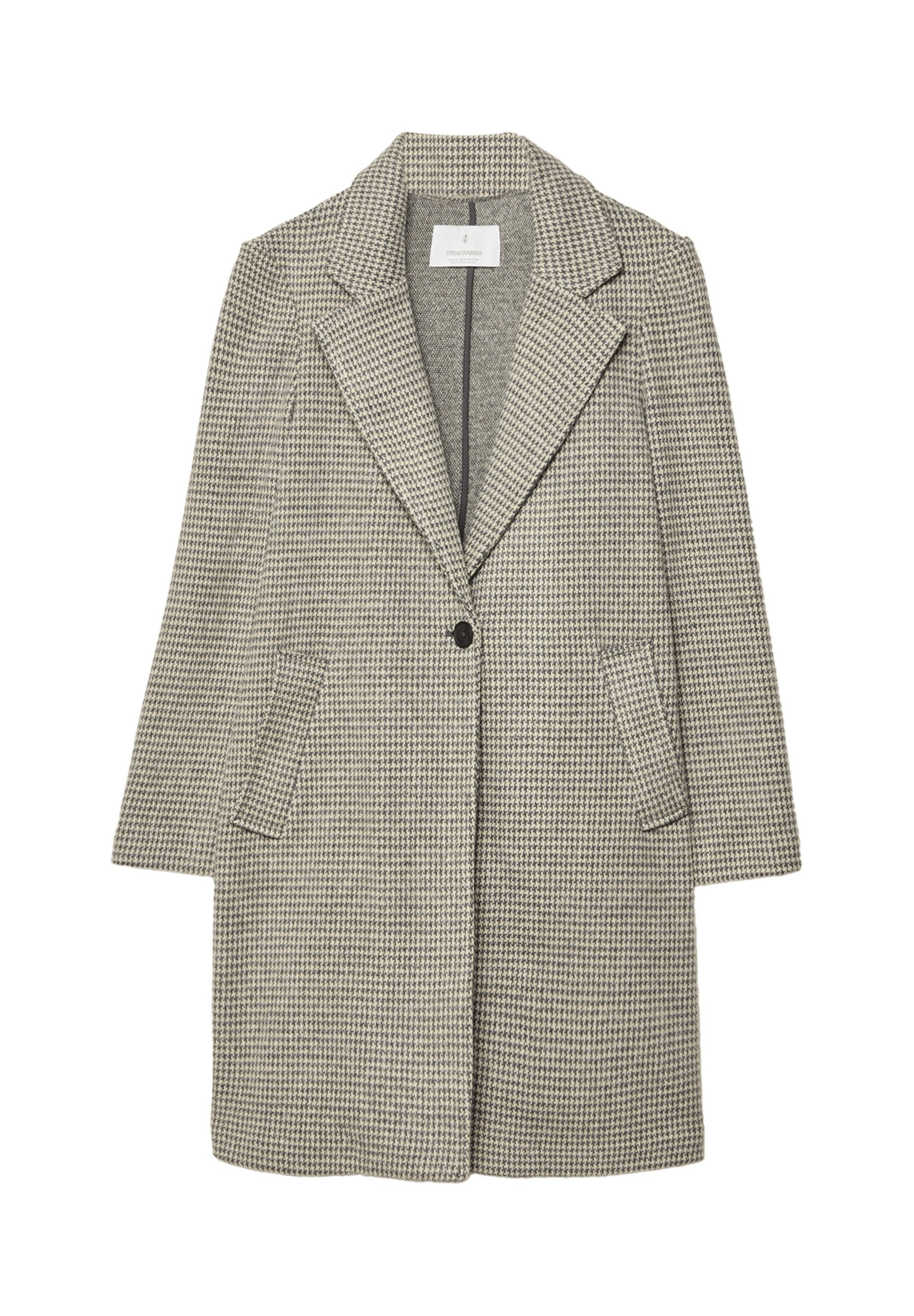Karierter Blazer in Grau und Schwarz, mit einem Reverskragen, knöpfigem Verschluss und zwei seitlichen Taschen. Texturierter Stoff mit klassischem Schnitt.