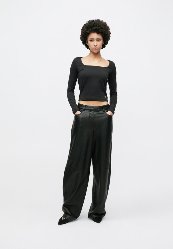 Guess Jeans ACTIVE SQUARE NECK TEE