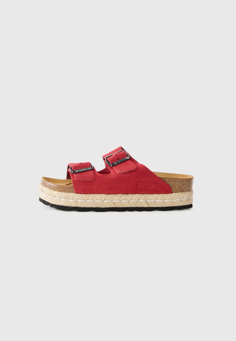 Rote Wildleder-Plateau-Sandalen mit zwei verstellbaren Riemen, Korkfußbett, gewebtem Jute-Detail und schwarzer Gummisohle.