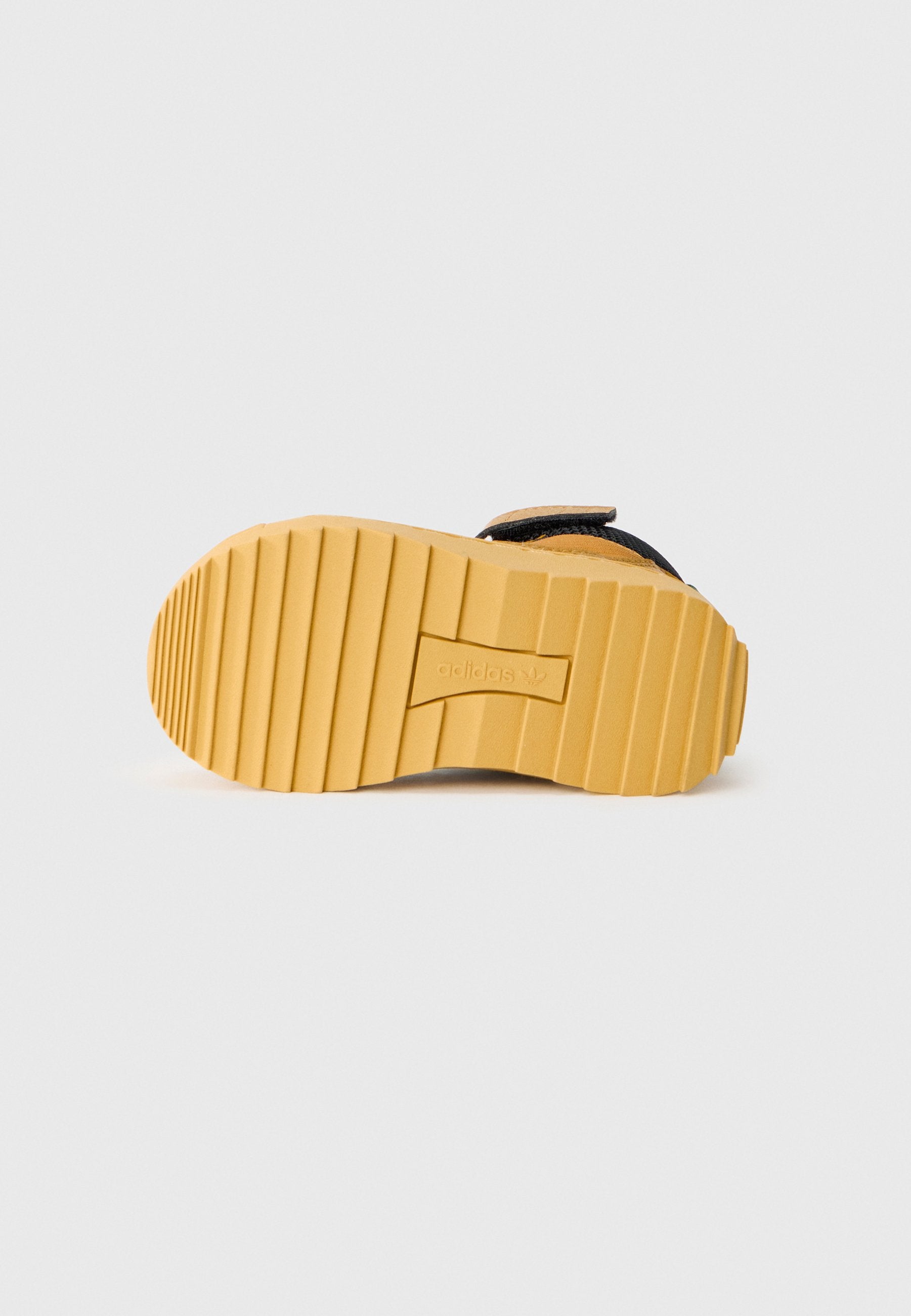 SUPERSTAR TREK UNISEX Media 6