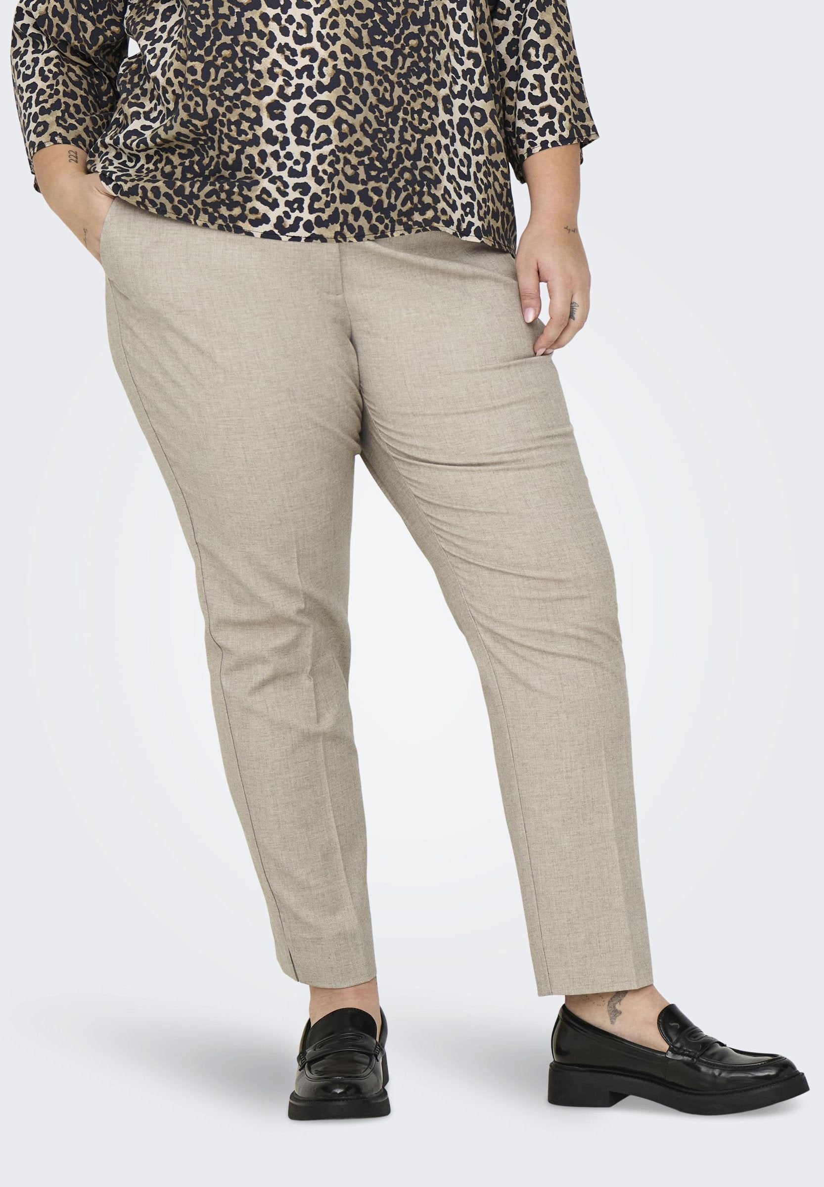 CARVERONICA-ELLY Slim Fit Media 3