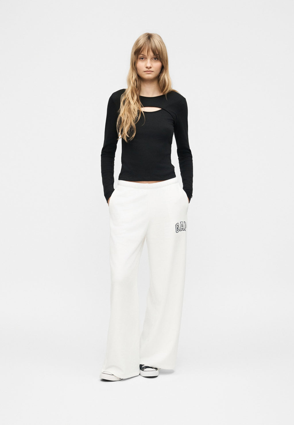 GAP LOGO CUT OUT TEE
