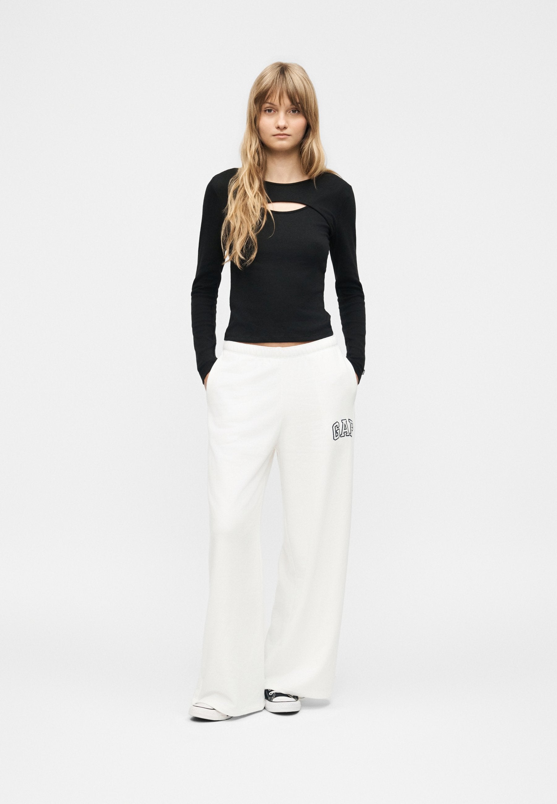 GAP LOGO CUT OUT TEE