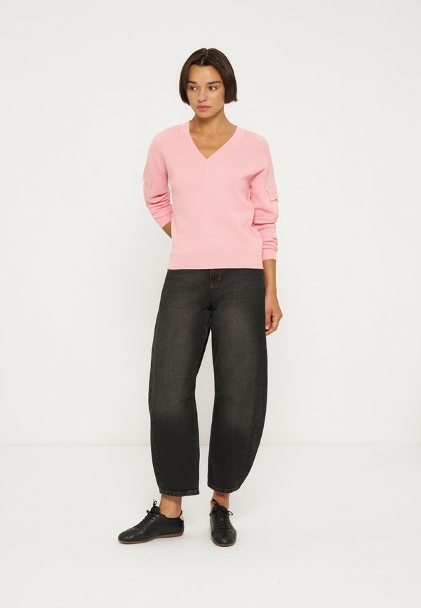 DKNY