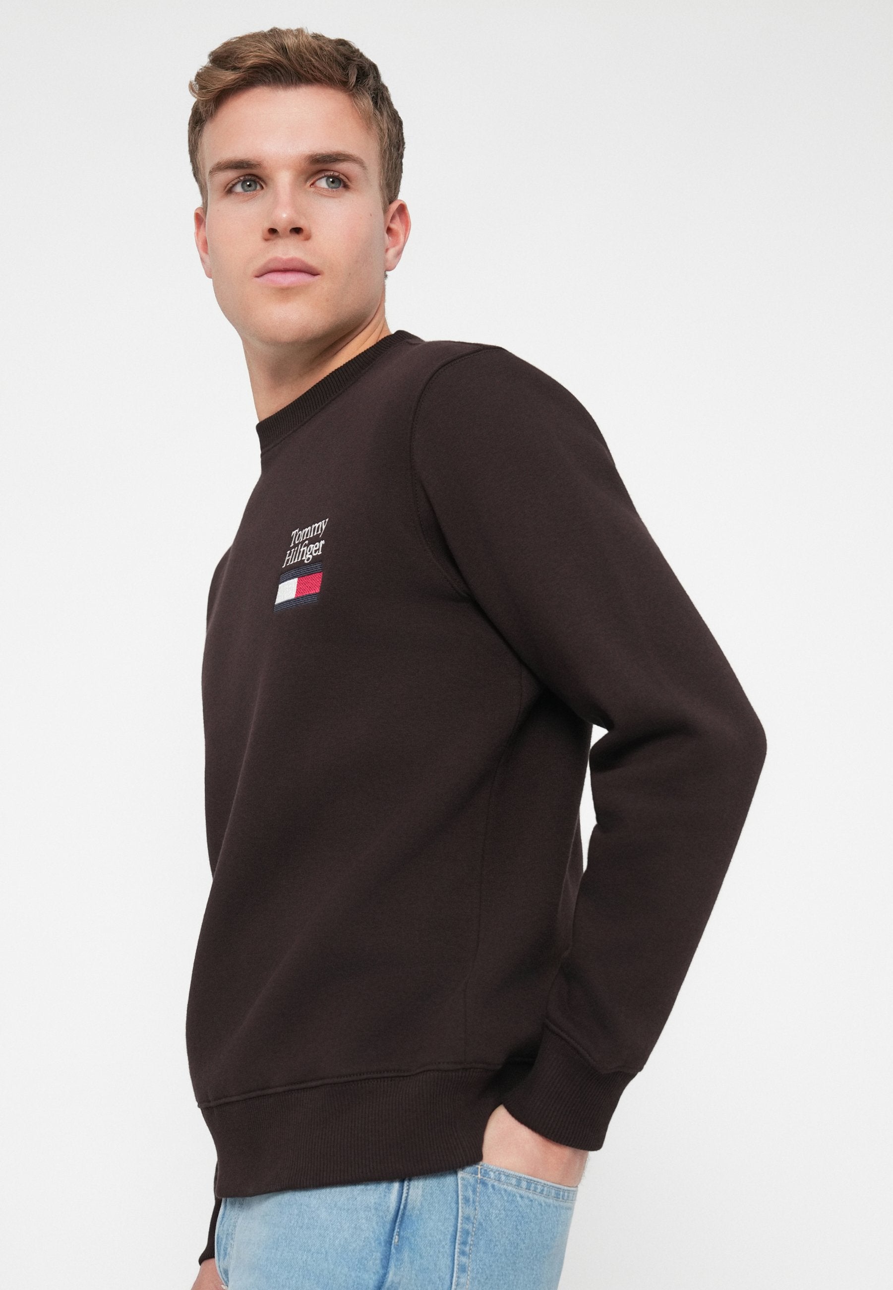 FLAG EMBROIDERY FLEX FLEECE SWEATSHIRT Media 5