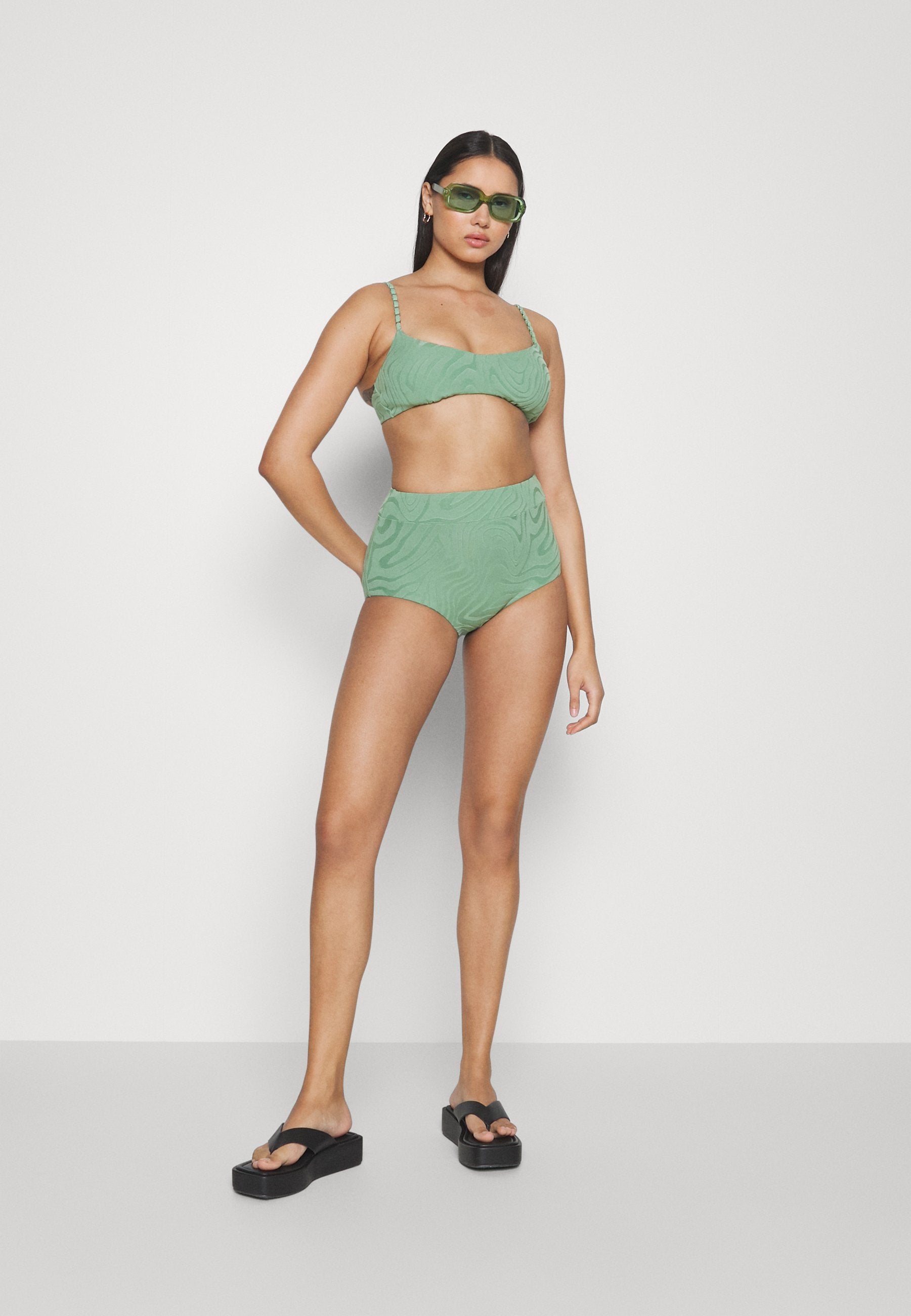 SECOND WAVE BRALETTE Media 2