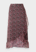 Schwarzer Midirock mit rotem und weißem Blumenmuster, Wickelstil und gerafftem Saum vor einfachem Hintergrund.