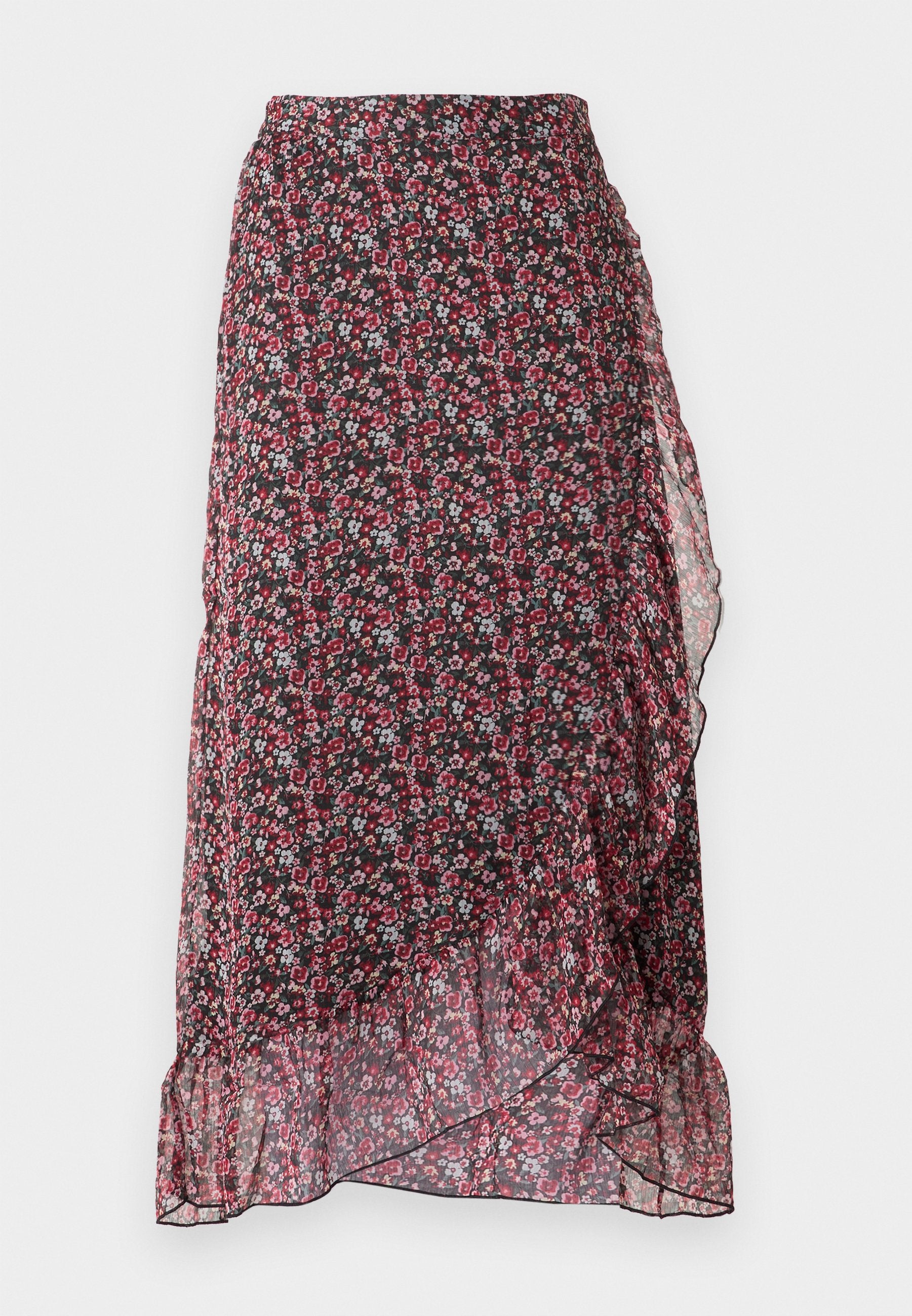 Schwarzer Midirock mit rotem und weißem Blumenmuster, Wickelstil und gerafftem Saum vor einfachem Hintergrund.