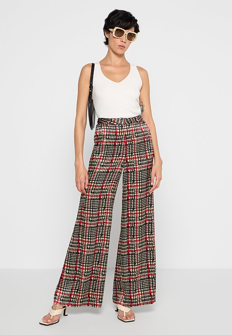 L'Agence GAVIN WIDE LEG