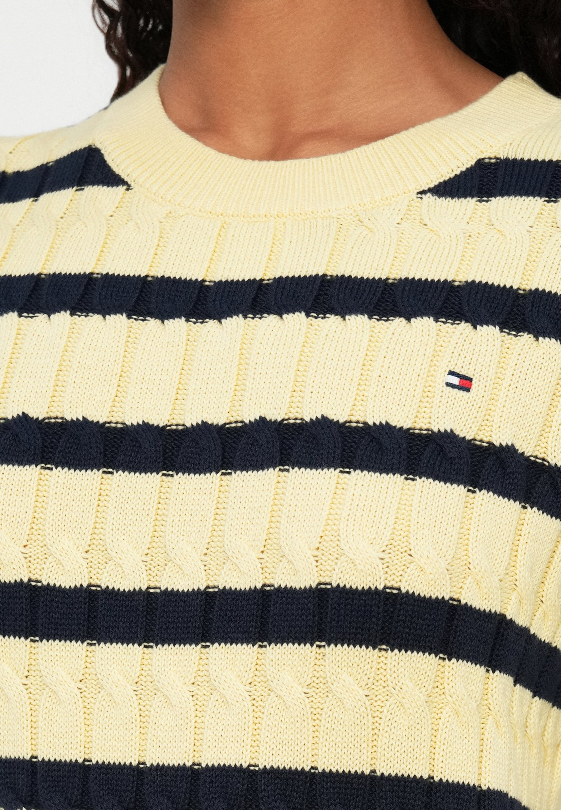 CABLE KNIT CREW NECK JUMPER Media 6