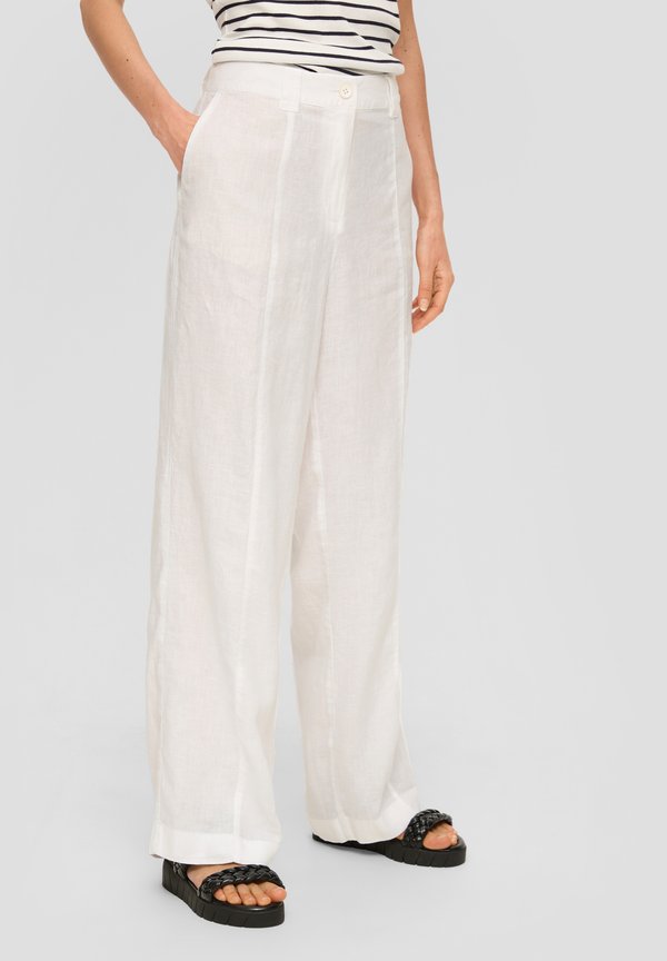 s.Oliver REGULAR WEITEM BEIN - Trousers - weiß