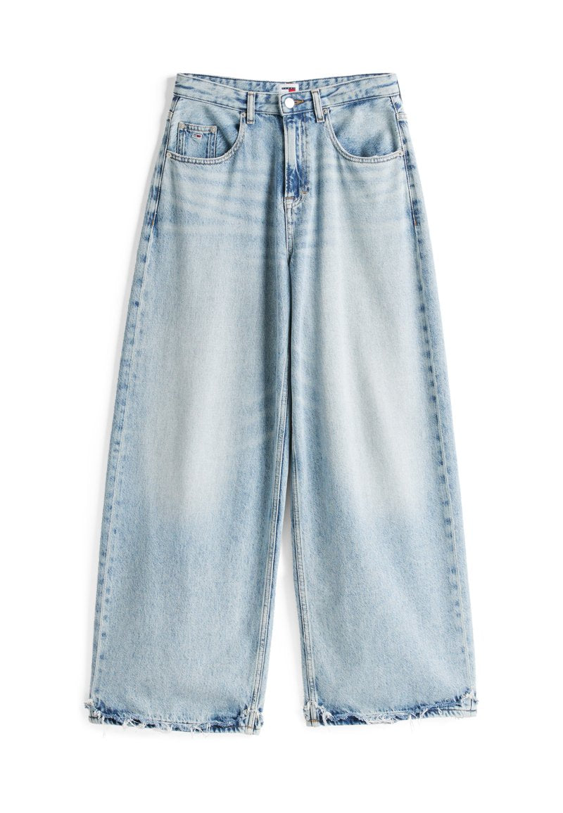 Helle blaue weite Jeans aus Denim mit hoher Taille, zwei vorderen Taschen und ausgefranstem Saum an den Beinen.