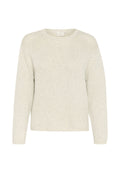 Hellbeige Strickpullover mit Rundhalsausschnitt, langen Ärmeln und lockerer Passform. Die Textur ist weich und weist ein dezentes Rippenmuster auf.