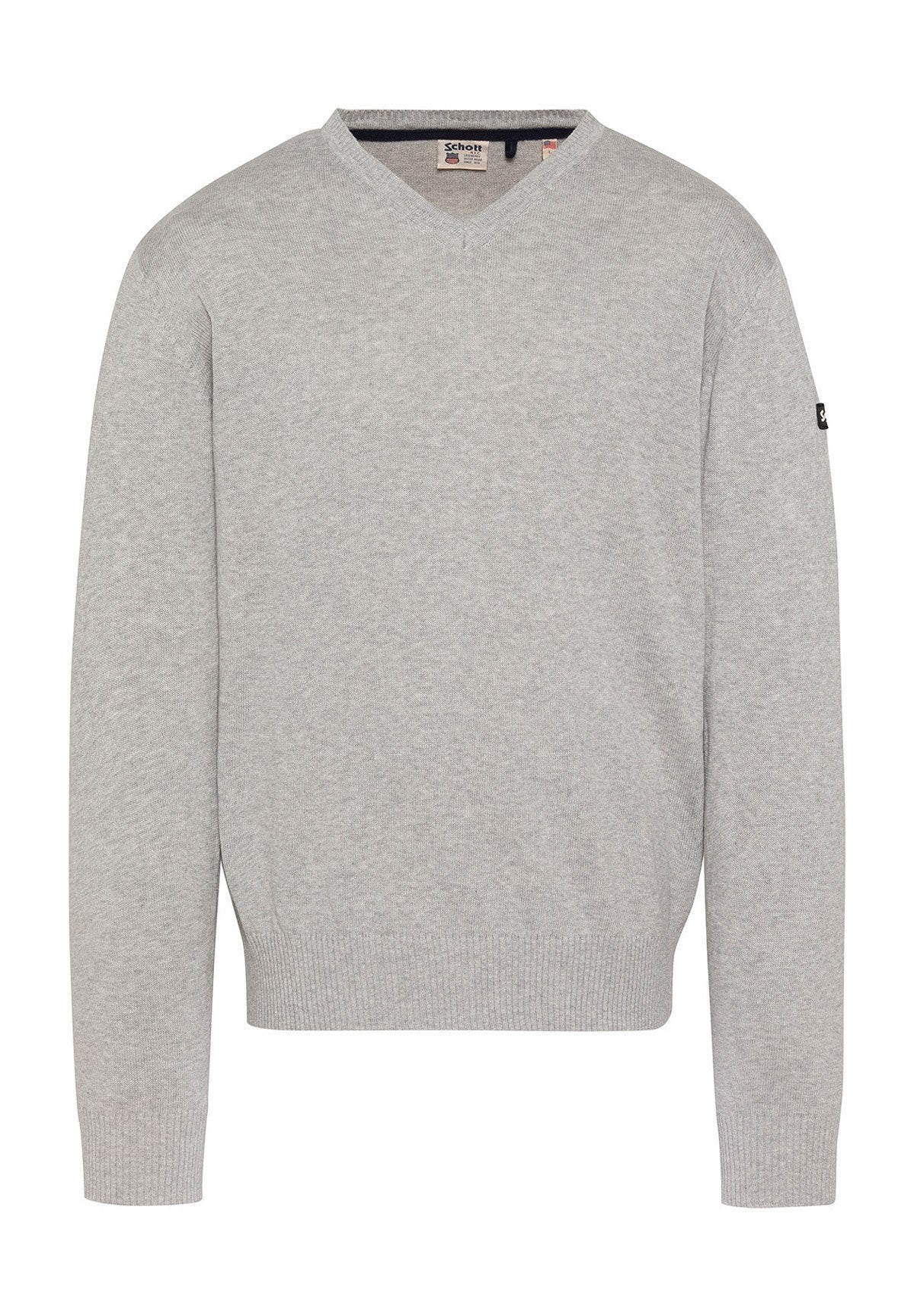 Hellgrauer V-Ausschnitt Strickpullover mit langen Ärmeln, gerippten Bündchen und Saum sowie einem kleinen Logoaufnäher am linken Ärmel.