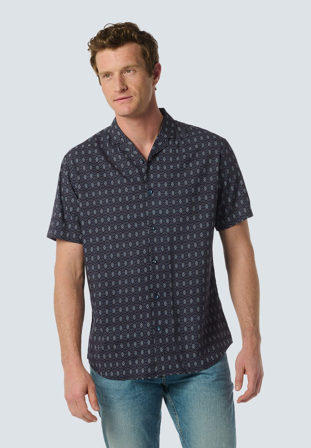 SHORT-SLEEVE WITH RESORT COLLAR AND GRAPHIC PATTERN Media 3