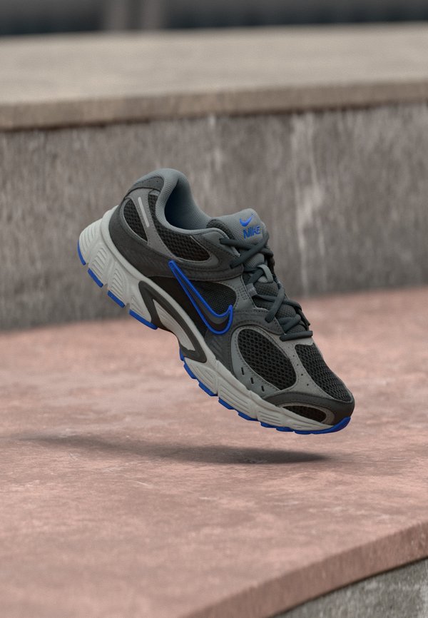 Nike Sportswear V5 RNR 2 - Trainers - smoke grey/black/anthracite/racer blue/light smoke grey